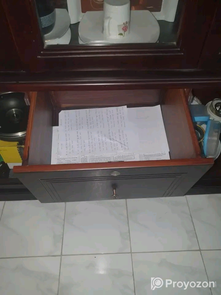 শোকেস বিক্রি হবে