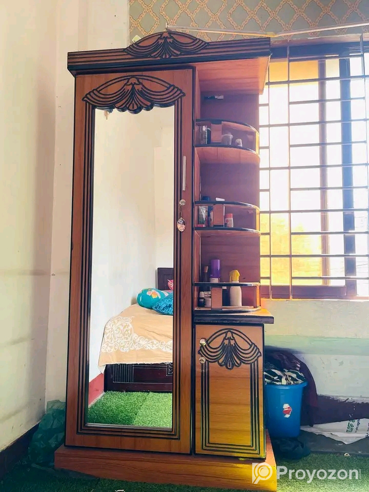 আলমারি শোকেজ বিছানা সহ ফার্নিচার  বিক্রয় হবে