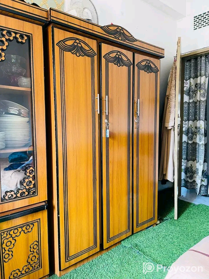 আলমারি শোকেজ বিছানা সহ ফার্নিচার  বিক্রয় হবে