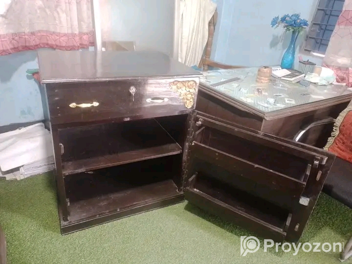 মেহগুনি কাঠের ভালমানের পুরাতন মিনি আলমারি