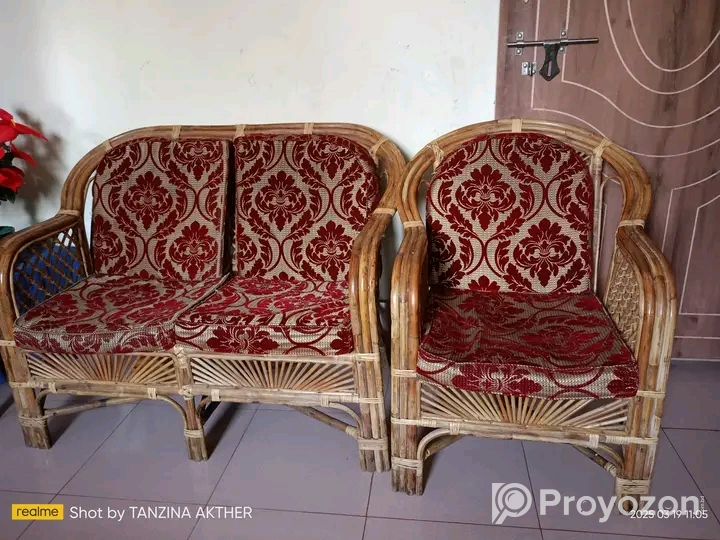 বড় খাট এবং 3 সিটের বেতের সোফা (ফোম সহ) বিক্রি হবে