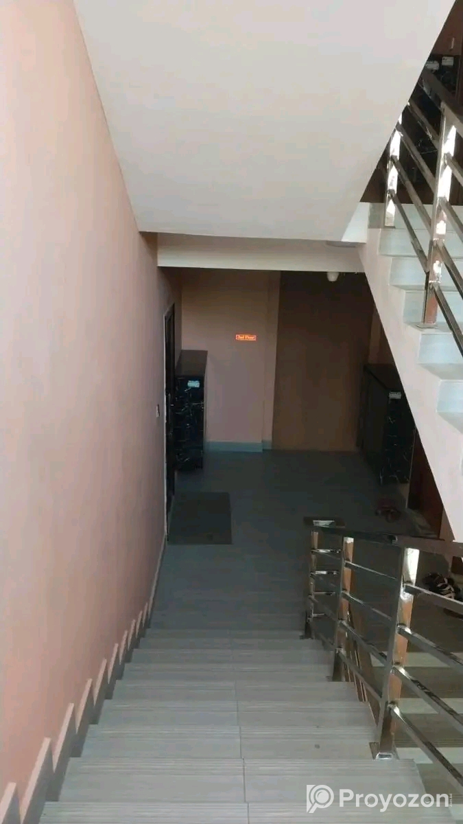 চ্তুর্থ তলায় একটি ফ্ল্যাট বাসা ভাড়া দেওয়া হবে