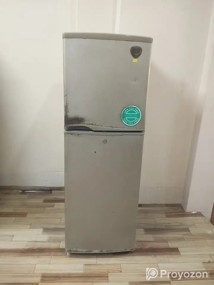 সিংগার ব্রান্ডের রানিং ফ্রিজ বিক্রি করা হবে।