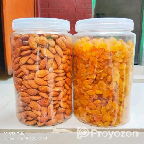গোল্ডেন কিসমিস + কাঠবাদাম=পুষ্টির খনি।