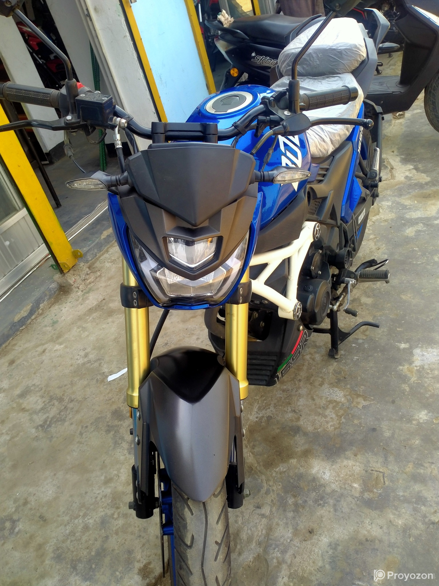 রানার বোল্ট ১৬৫ সিসি বাইক সেল দিব