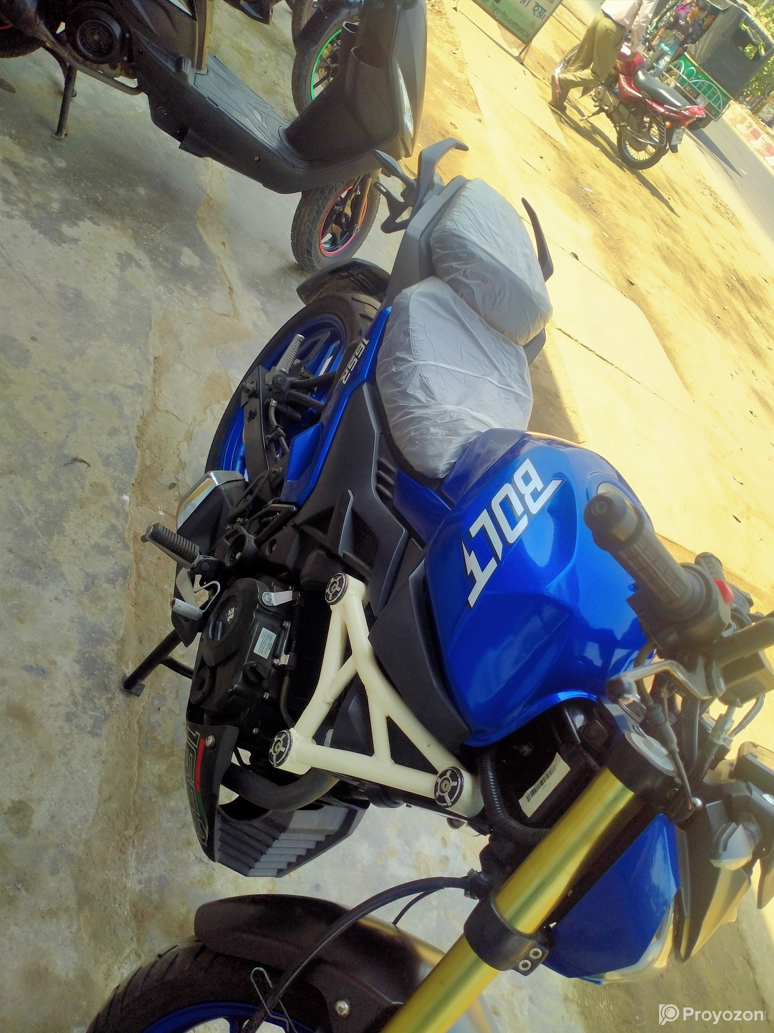 রানার বোল্ট ১৬৫ সিসি বাইক সেল দিব