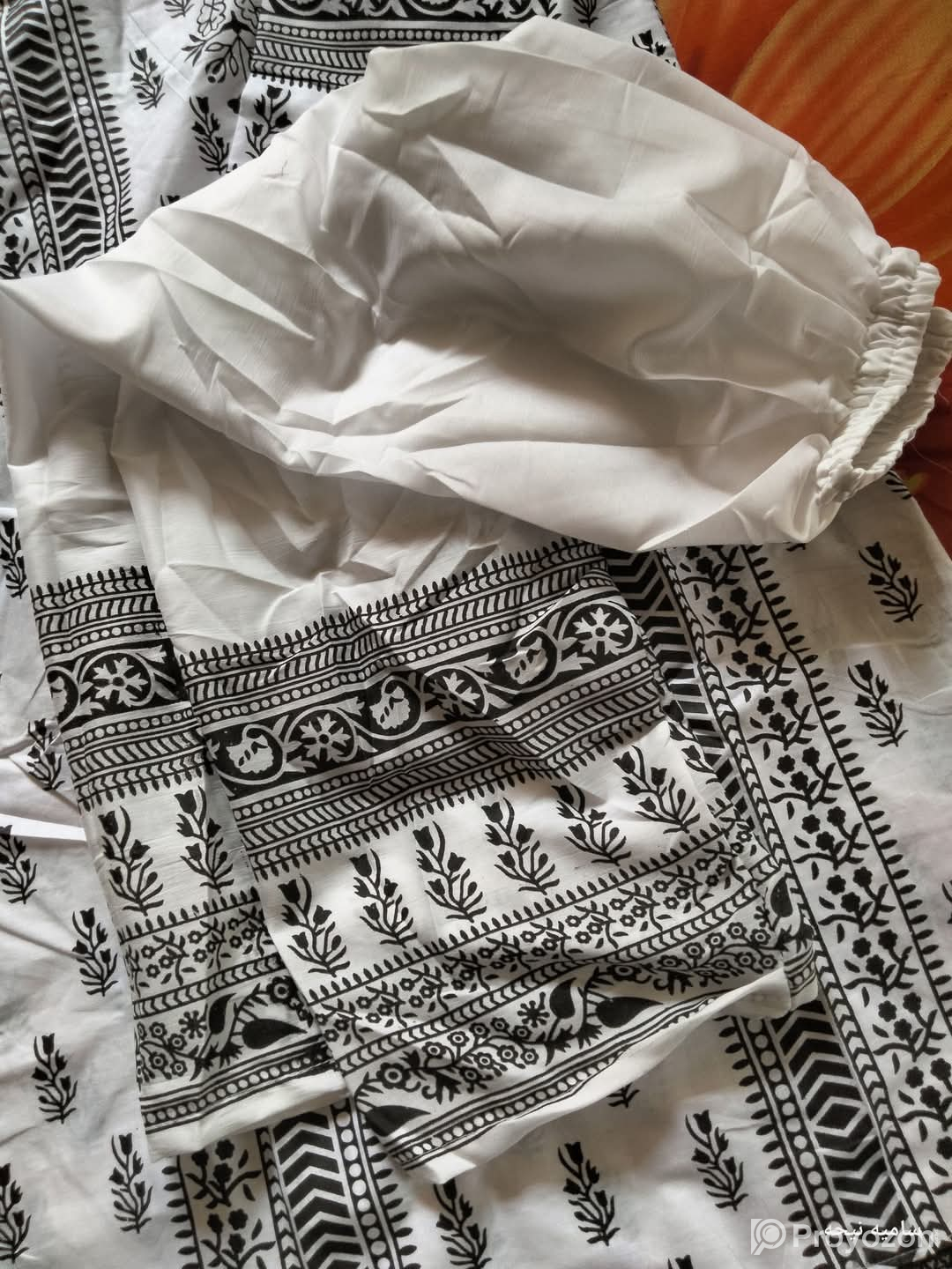 White and black three pich