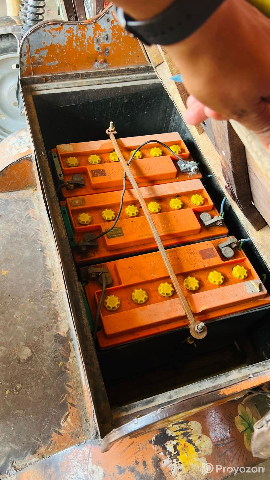 একটি অটো রিকশা বিক্রি হবে।