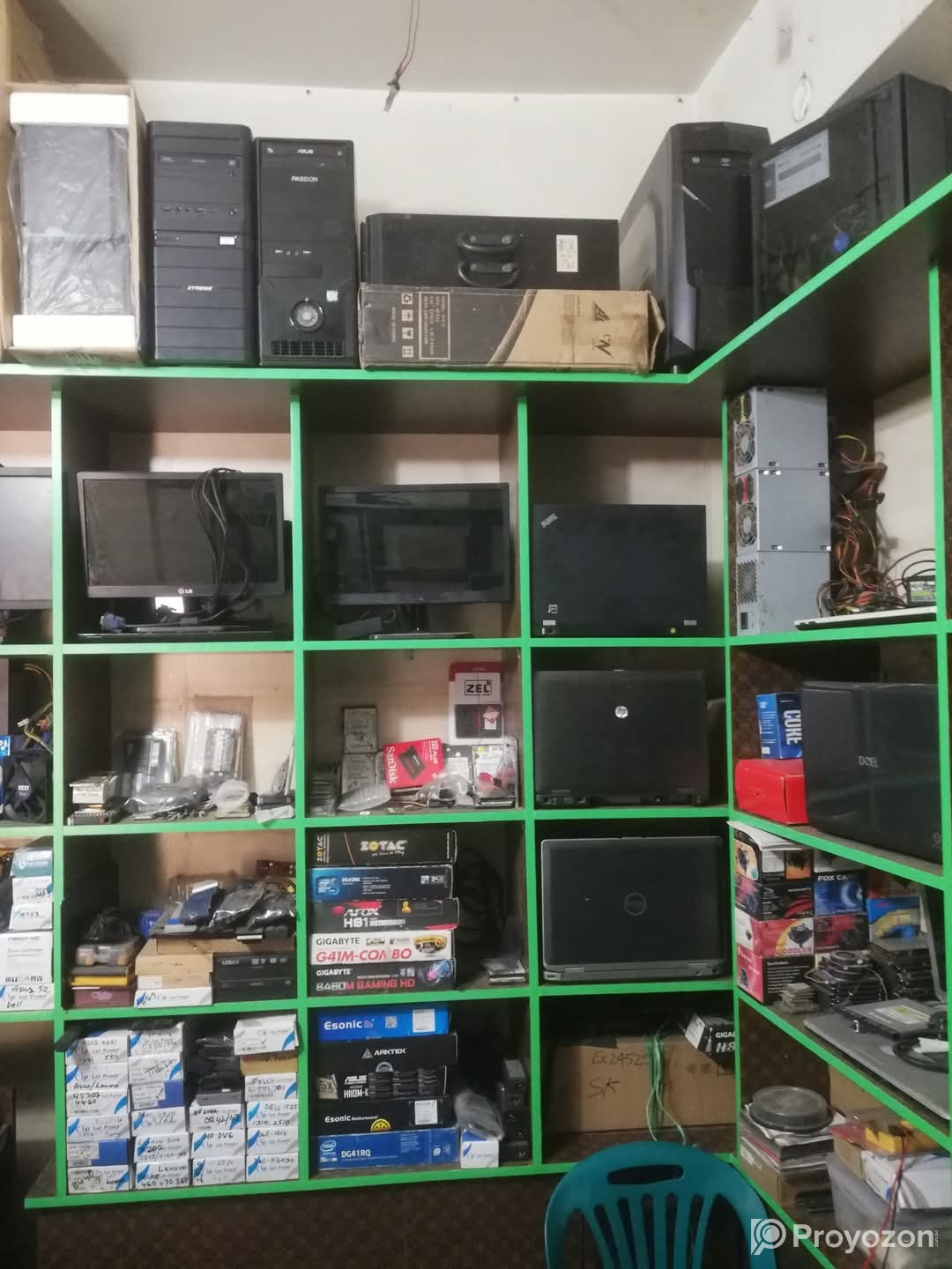 LED monitor 16″ LG in good condition for sell……