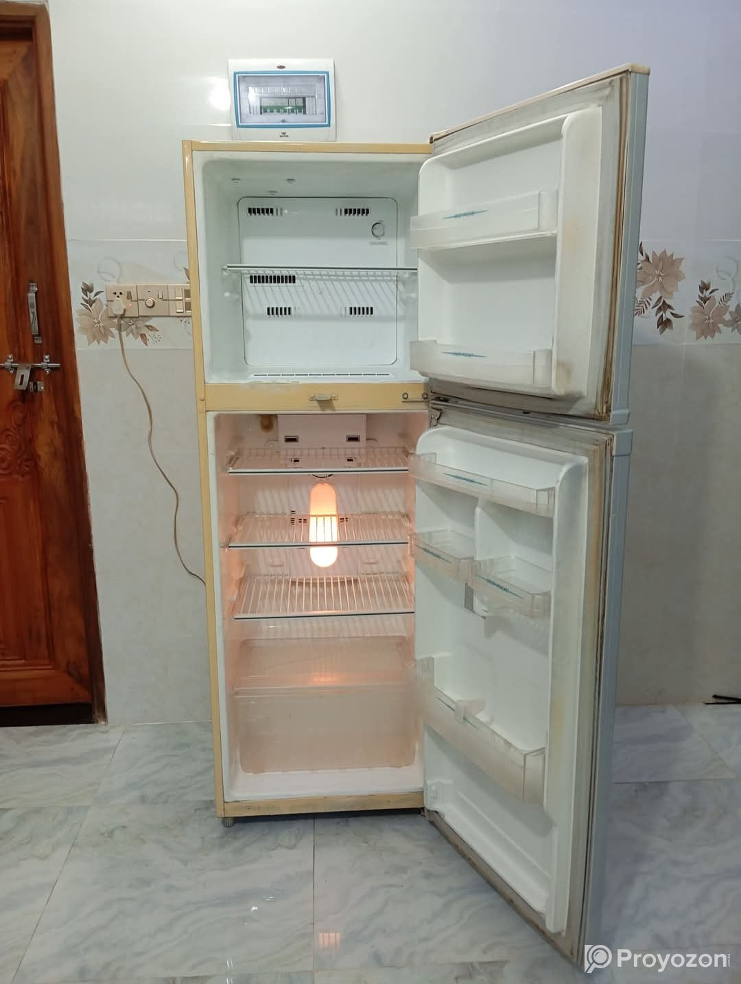 Samsung Fridge 12 CFT 5 years used