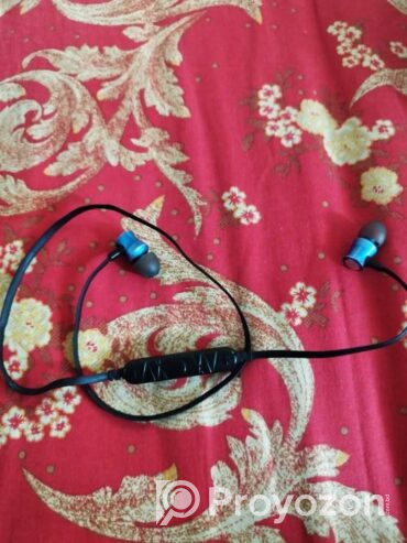 Awei কোম্পানির ব্লুটুথ হেডফোন টি বিক্রি করা হবে