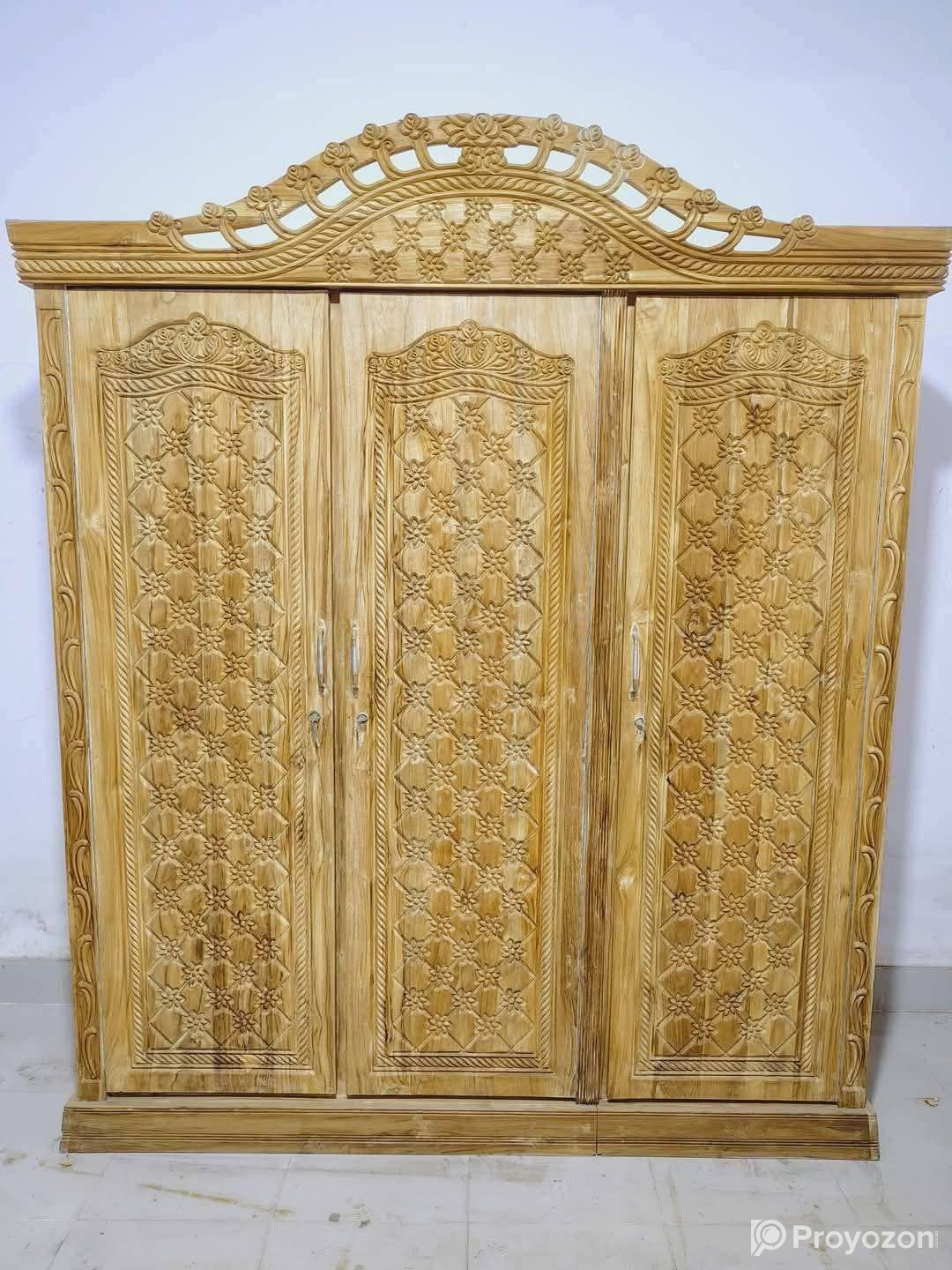 কিছু সেগুন কাঠের ফার্নিচার বিক্রি করা হবে