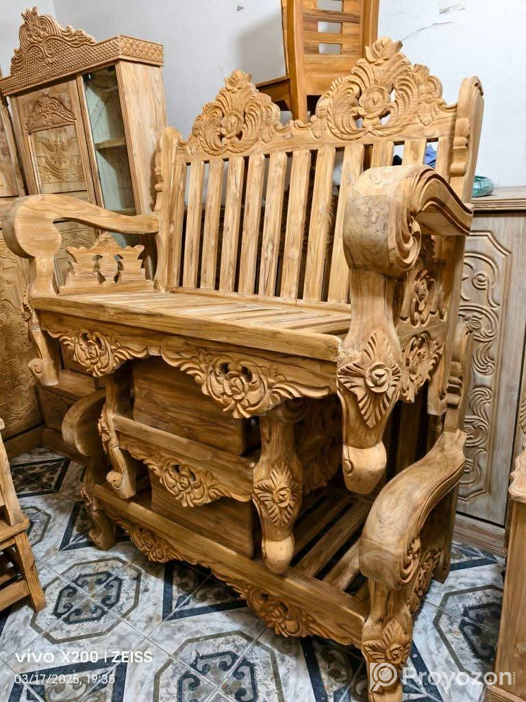 কিছু সেগুন কাঠের ফার্নিচার বিক্রি করা হবে