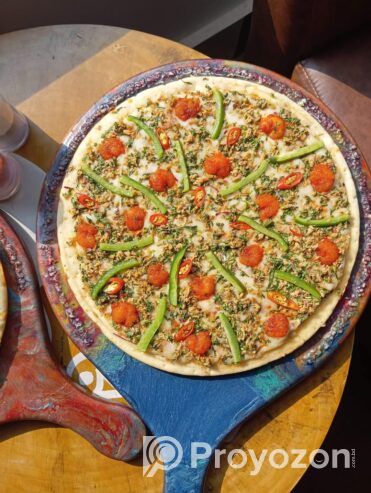 Pizzaburg এ গিয়ে একটা লার্জ পিজ্জা খান