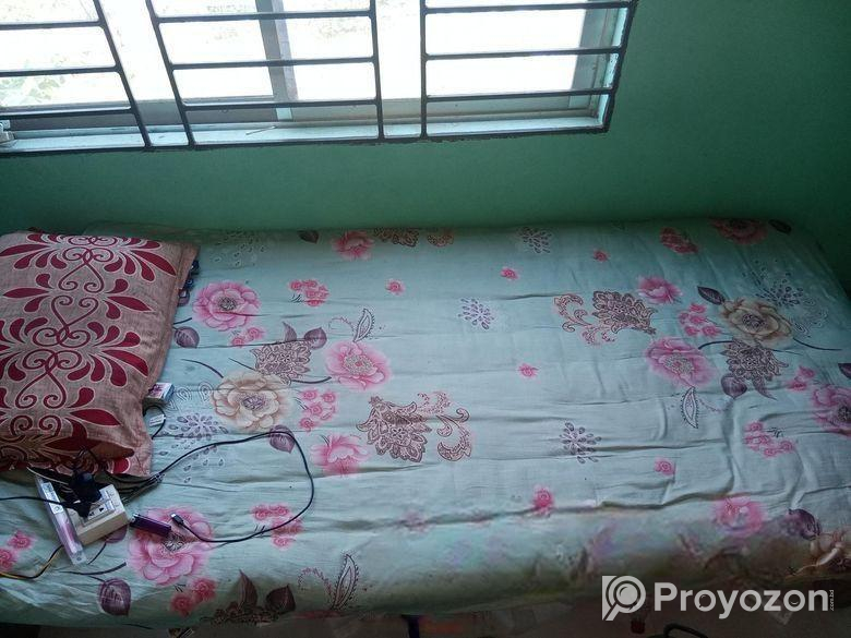 একটি সিঙ্গেল খাট বিক্রি করা হবে