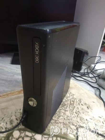 xbox 360 slim in mild condition ( used)