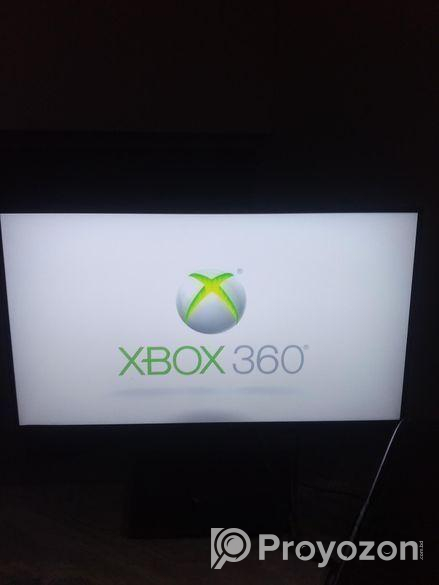 xbox 360 slim in mild condition ( used)