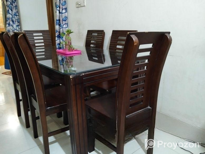 ডাইনিং টেবিল এবং ৬ পিস চেয়ার বিক্রি হবে