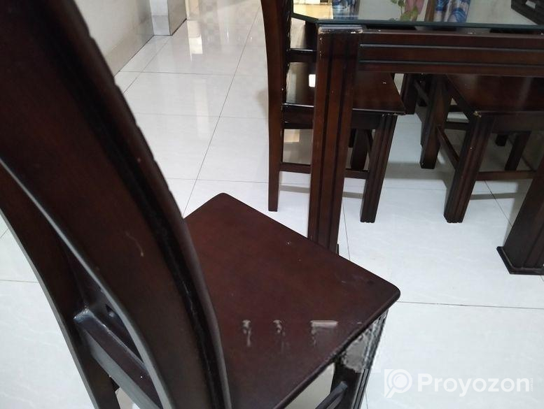 ডাইনিং টেবিল এবং ৬ পিস চেয়ার বিক্রি হবে