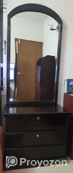 ড্রেসিং টেবিল বিক্রি করা হবে