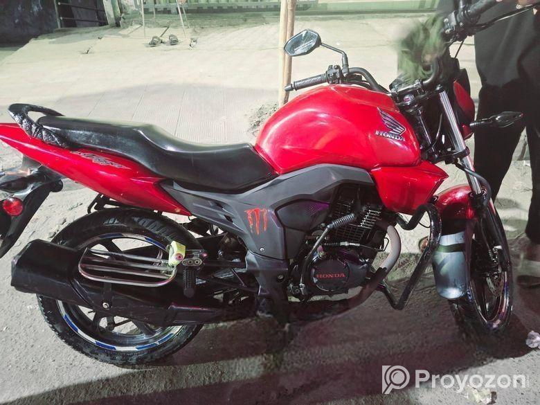 Honda Trigger . 2015