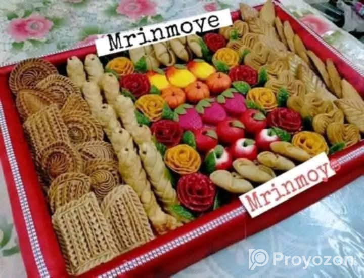 হলুদ কিংবা বিয়ের অনুষ্ঠানের পিঠা বিক্রি হয়