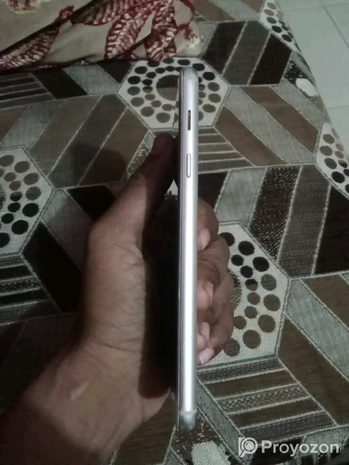 Samsung j7+ 4/32GB (Used)