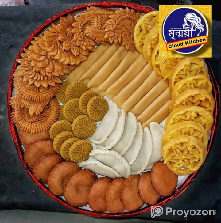 হলুদ কিংবা বিয়ের অনুষ্ঠানের পিঠা বিক্রি হয়