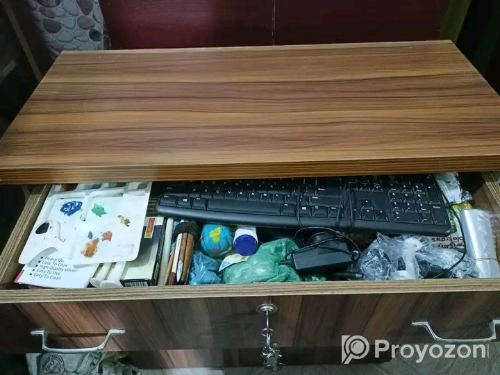 বাসার কিছু জিনিসপত্র বিক্রয় করা হবে