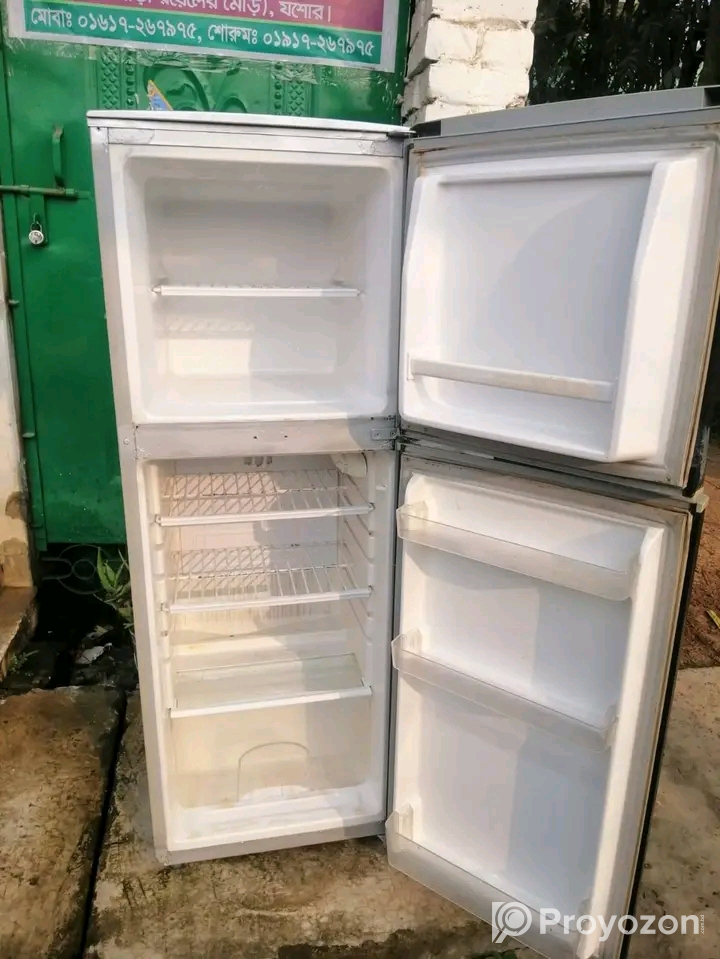 FG ব্রান্ডের ১৫৫ লিটারের রানিং ফ্রিজ বিক্রি করা হবে