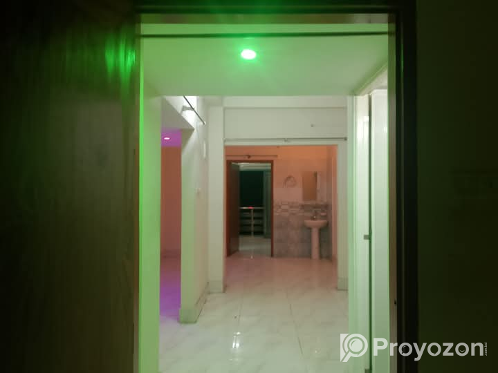 একটি বড় ফ্লাট ভাড়া হবে।