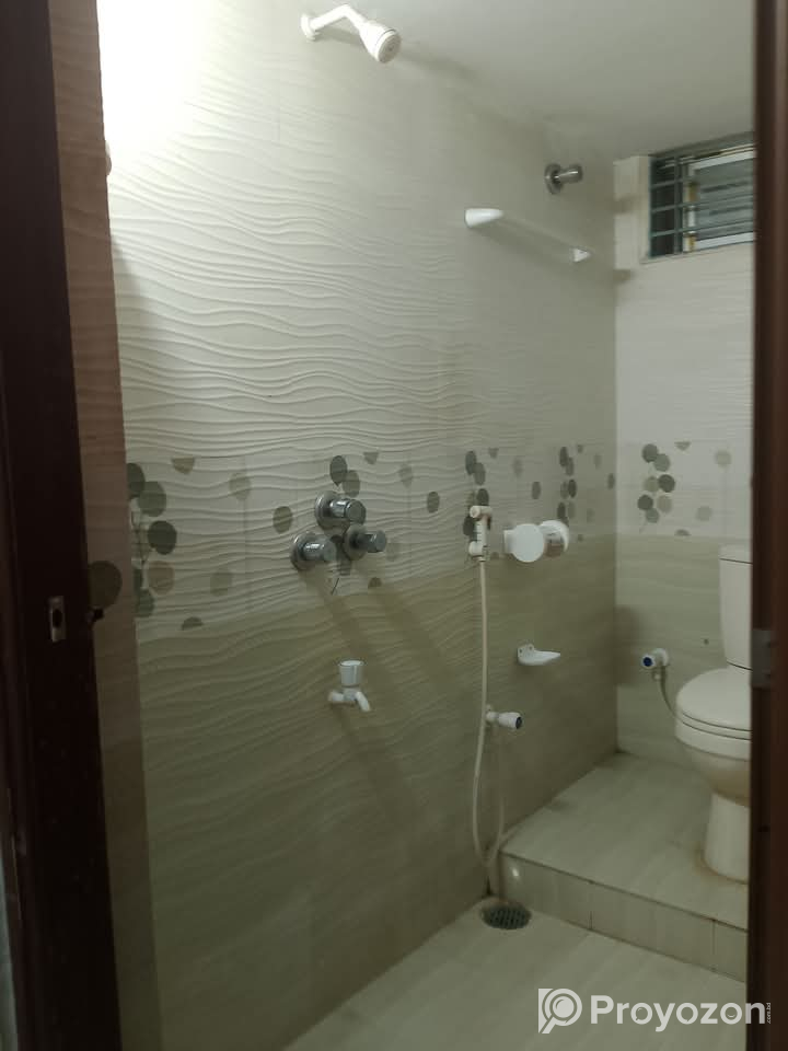 একটি বড় ফ্লাট ভাড়া হবে।