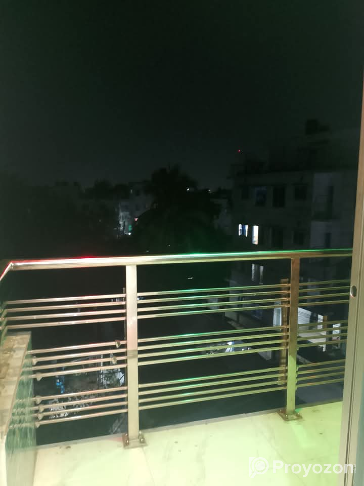 একটি বড় ফ্লাট ভাড়া হবে।