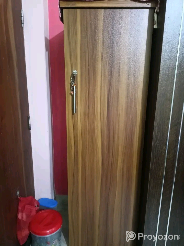 বাসার কিছু জিনিসপত্র বিক্রয় করা হবে