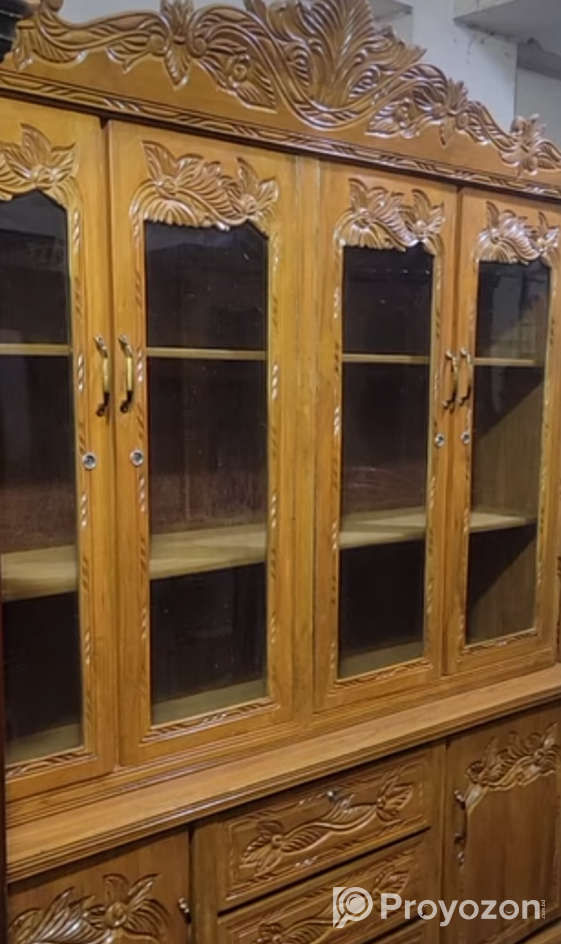 শোকেসটি বিক্রি করা হবে।