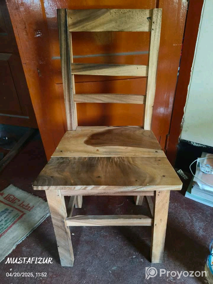 একটি টেবিল ও চেয়ার বিক্রি করা হবে।
