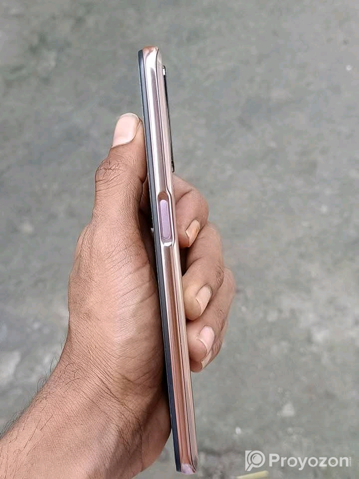 8GB RAM (Up to 8GB dynamic RAM expansion)