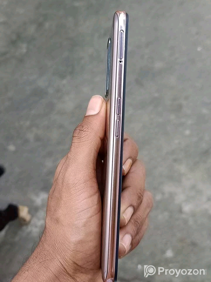 8GB RAM (Up to 8GB dynamic RAM expansion)