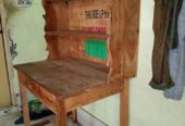 একটি চেয়ার ও টেবিল বিক্রয় করা হবে।