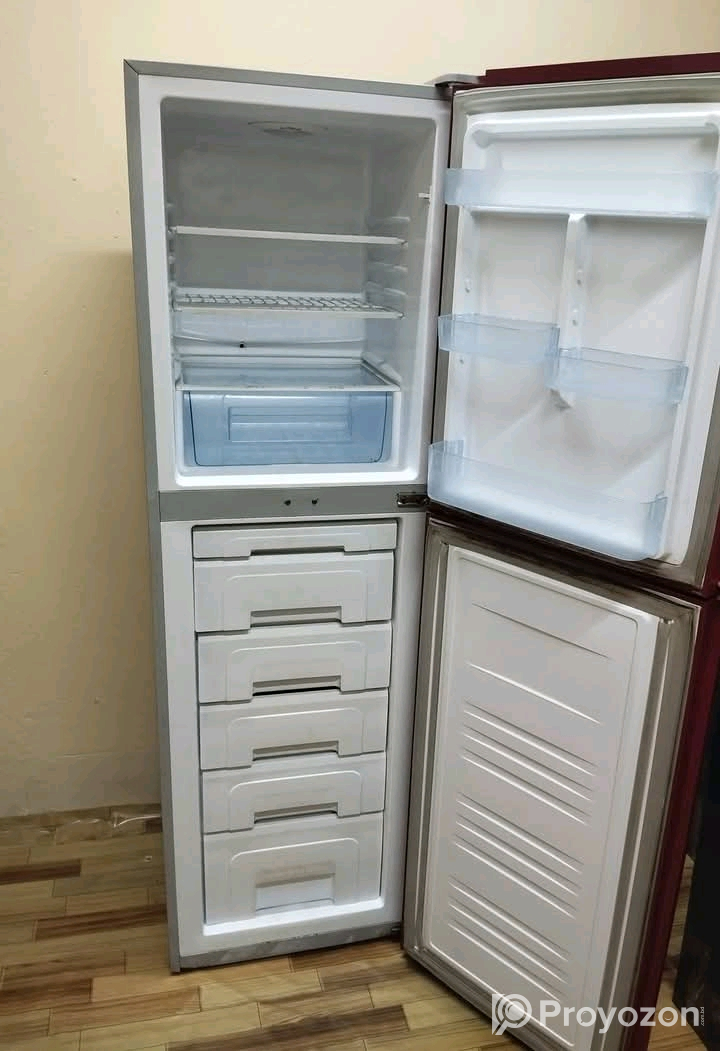 একটি ফ্রিজ বিক্রি করা হবে।