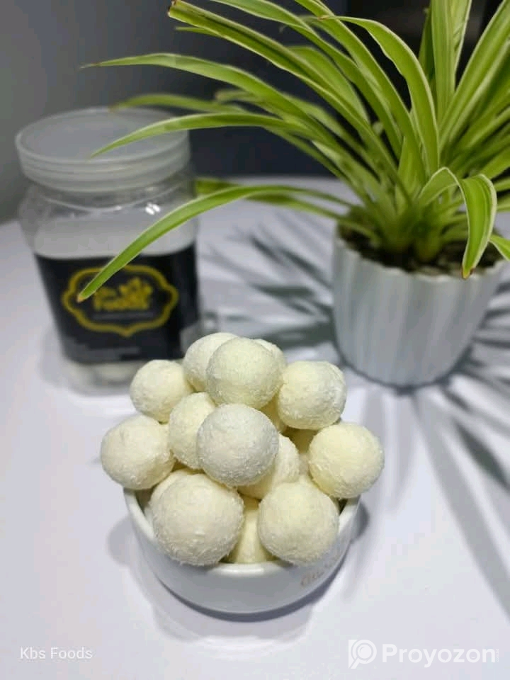 বিভিন্ন ধরনের হাতের নাড়ু অর্ডার নেওয়া হয়।