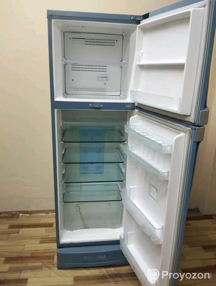 ফ্রিজটি বিক্রি করা হবে।