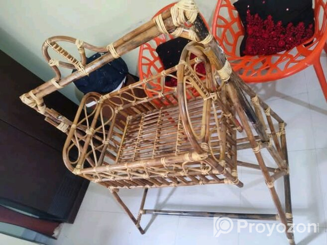 একটি দোলনা বিক্রি করা হবে।