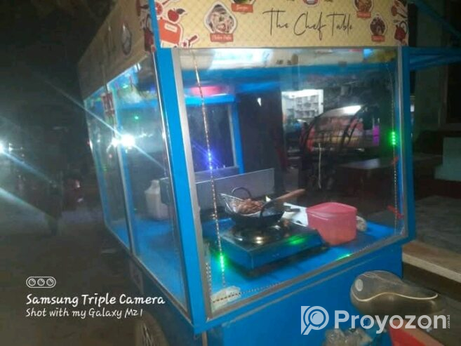 একটি ফুট কার্ড গাড়ি বিক্রি করা হবে।