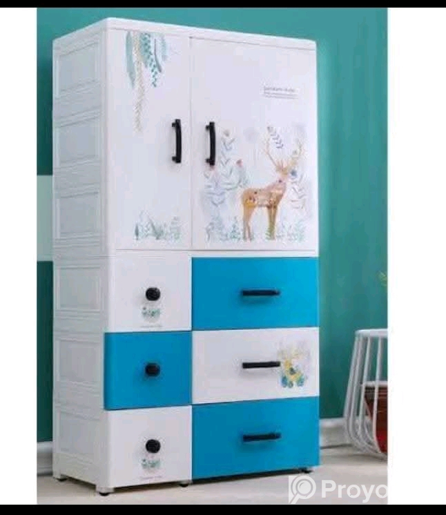 প্লাস্টিকের ওয়াবড্রব বিক্রি করা হবে।