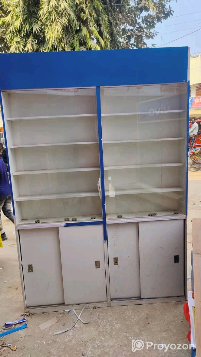 একটি র‍্যাক বিক্রি করা হবে।