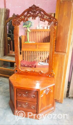 ড্রেসিং টেবিল বিক্রি করা হবে।