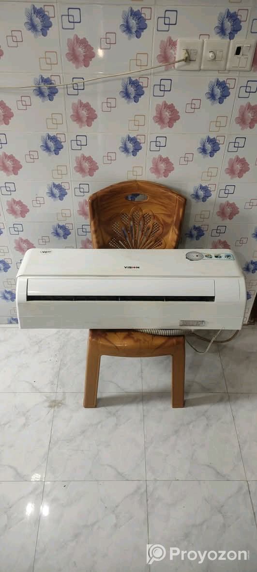 একটি এসি বিক্রি করা হবে।