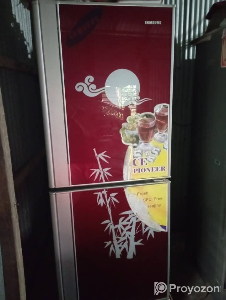 ফ্রিজটি বিক্রি করা হবে।