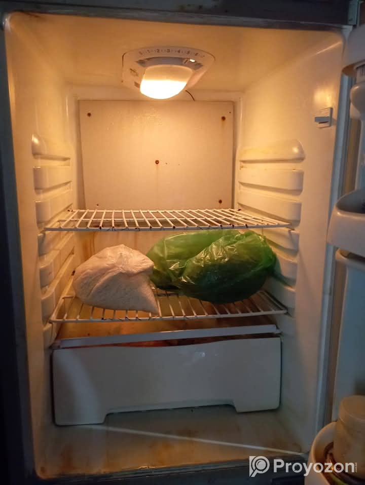 ফ্রিজটি বিক্রি করা হবে।